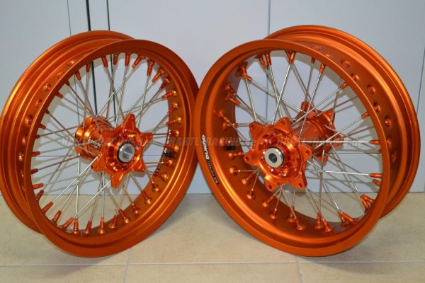 Alpina tubeless Räder - Husqvarna Vitpilen 701 "Ride Pack"